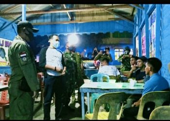 Tim TNI-Polri Natuna Terus Ingatkan Warga Untuk Selalu Mematuhi Standar Kesehatan
