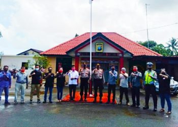 Menuju New Normal FPII dan Polsek, Camat, Bintim Bagikan Masker Upaya Cegah Covid 19