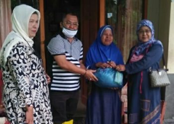 Heppy Naldi Anggota DPRD padang pariaman Salurkan Bantuan Sembako Kepada Warga