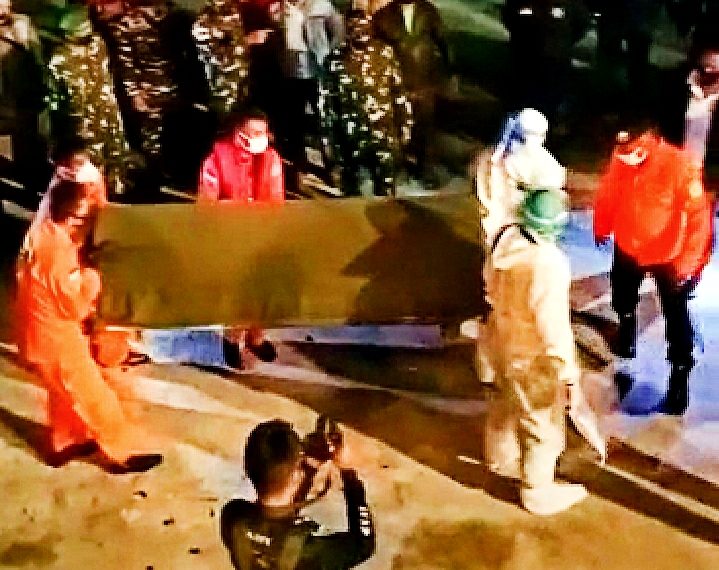 Akibat Hujan dan Angin Kencang Kapal Nelayan Natuna Terjungkal 1 ABK Meninggal