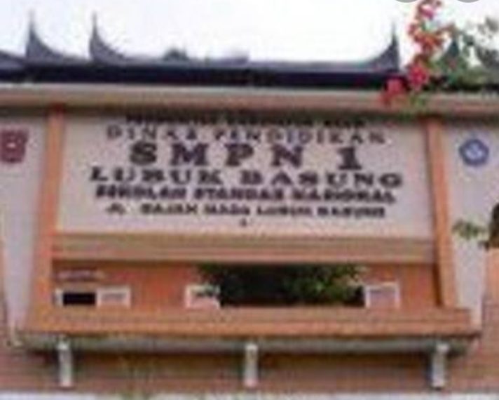 SMPN 1 Lubuk Basung Lakukan Pungli Pengambilan Ijazah..?