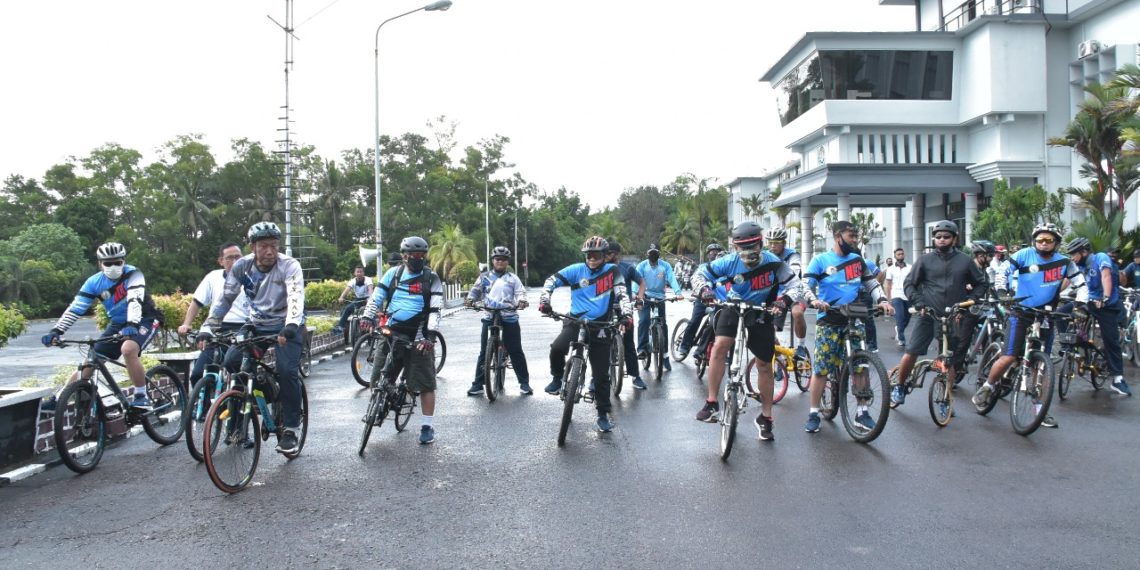 Gowes Bersama Demi Demaraknya HUT ke-64 Penerbangan TNI AL