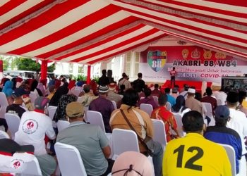 Atraksi Terjun Payung & Flypass Semarakan Hut ke-32 Alumni Akabri 88
