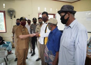 Wakil Bupati Lingga M.Nizar Serahkan BTT Tahap II