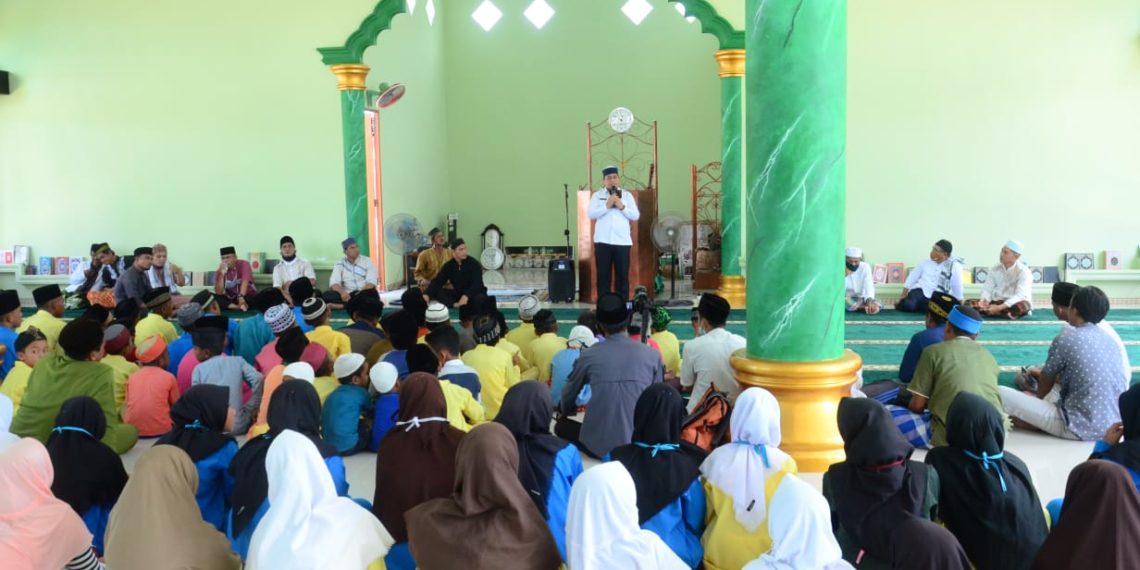 Wakil Bipati Lingga Hadiri Ahat Taqwa di Desa Tanjung Kelit