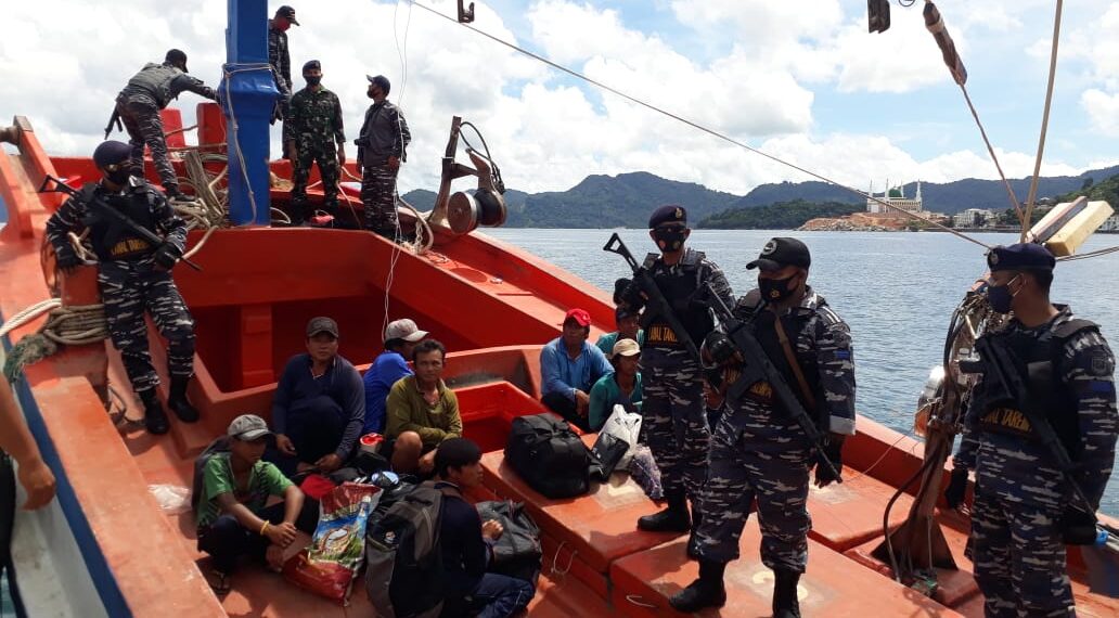 Curi Ikan: Kapal Viatnam di Perairan Indonesia Takberkutik Ditangkap KRI Bung Tomo 357