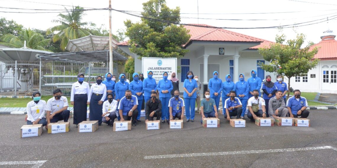 Menyambut HUT ke 74 Jalasenastri Korcab IV DJA I, Bagikan Sembako