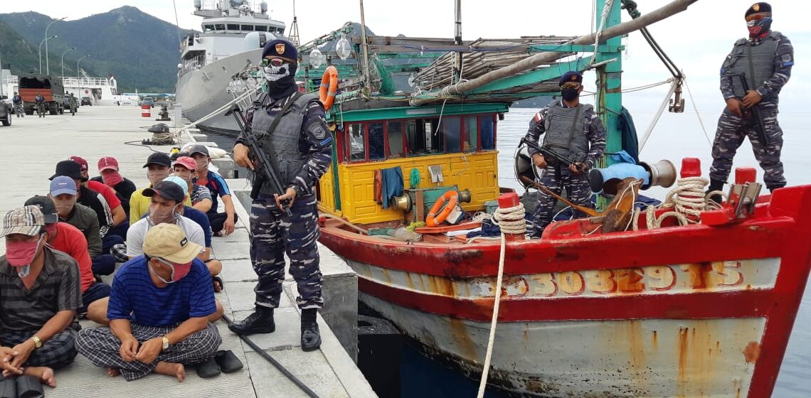 KRI Bungtomo 357 Berhasil Tangkap 2 KIA Vietnam “Curi Ikan di Perairan Natuna”