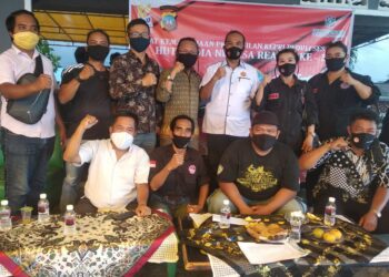 Hut ke 3 Media Nuansa Realita.com Bagikan Sejumlah Warga paket Semabako