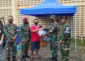 Peduli Covid-19 Lantamal IV Dampingi Pendistribusian Sembako