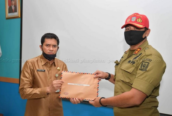 PLT Sekda Natuna Hendra Kusuma Serahkan DPPA Tahun 2020