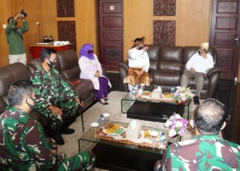 Danlantamal IV Sambut Menkopolhukam Ri Di Bandara RHF