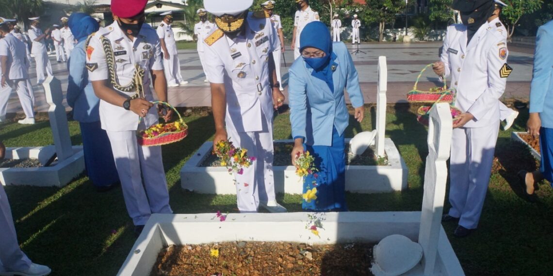 Danlantamal IV Pimpin Ziarah Rombongan Jelang Hut Ke-75