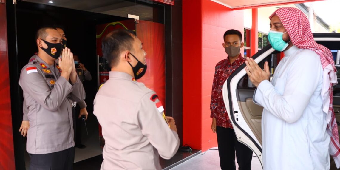 Silaturahmi Syekh Ali Jaber ke Polres Karimun Disambut Hangat