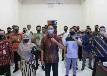 Ketua, Sekretariat, Bagian Keuangan dan Staf Panwascam Diberi Bimbingan