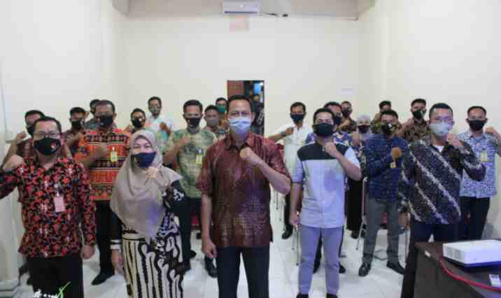 Ketua, Sekretariat, Bagian Keuangan dan Staf Panwascam Diberi Bimbingan