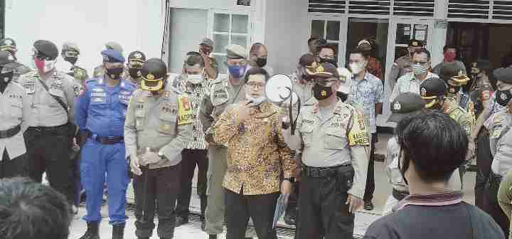 Wakil Ketua I DPRD Natuna Berhasil Tenangkan Aksi Puluhan Mahasiswa Tolak UU Cipta Kerja