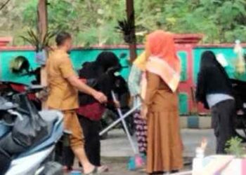 Selama Siswa Diliburkan Guru dan TU SDN 005 Sepempang Tetap Berbenah