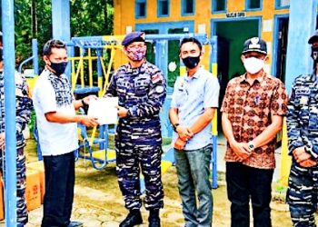 Guspurla Koarmada I Berikan Bantuan Kepada TK dan PAUD di Desa Sabang Mawang