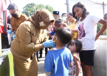 Rahma Bagikan Masker Gratis Kemasyarakat Secara Door To Door