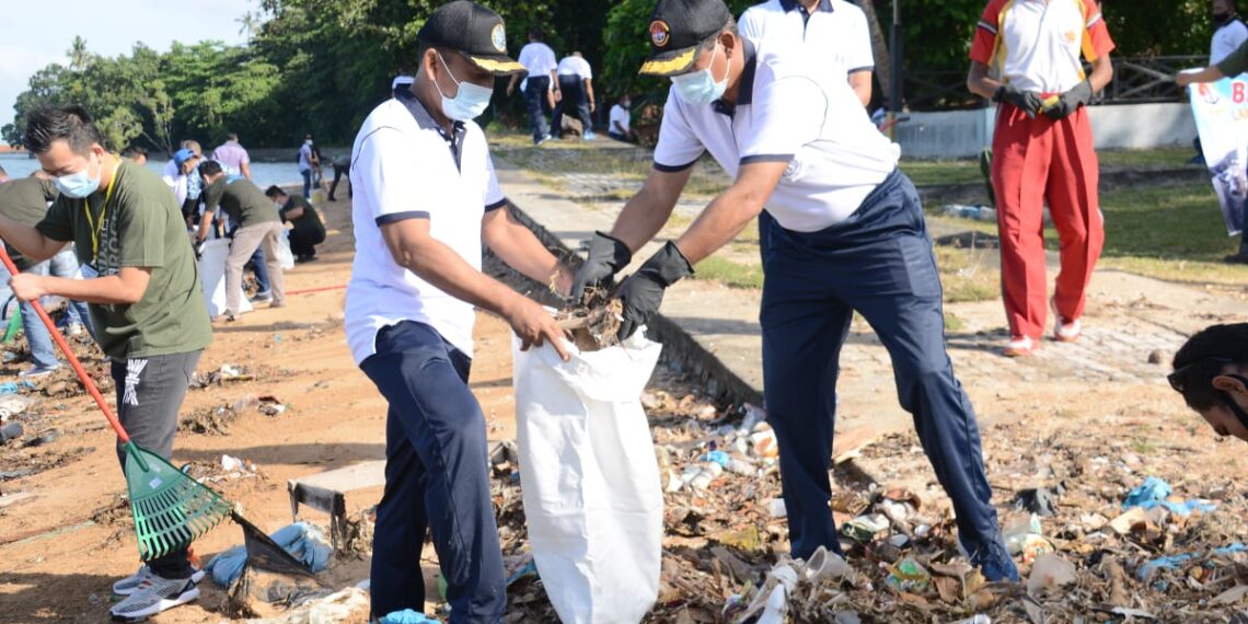 Lantamal Iv Bersama Yayasan Bina Berkah Lestari Gelar Bersih-Bersih Pantai
