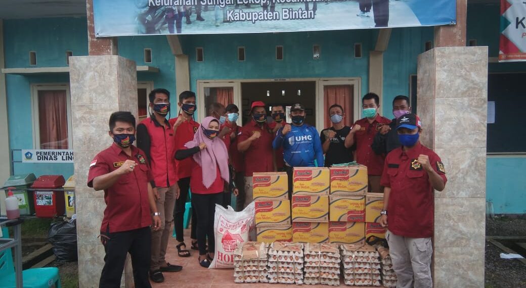 Melayu Raya Bintan Berikan Bantuan Sembako Kepada Warga Terdampak Banjir