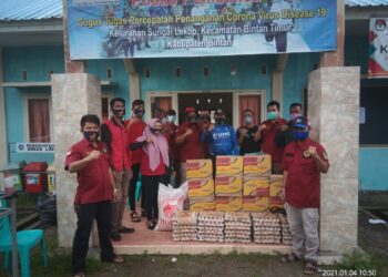 Melayu Raya Bintan Berikan Bantuan Sembako Kepada Warga Terdampak Banjir