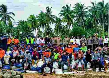 Rapala Natuna dan Elemen Lainnya Ikut Perbaiki Bibir Pantai di Sebintang