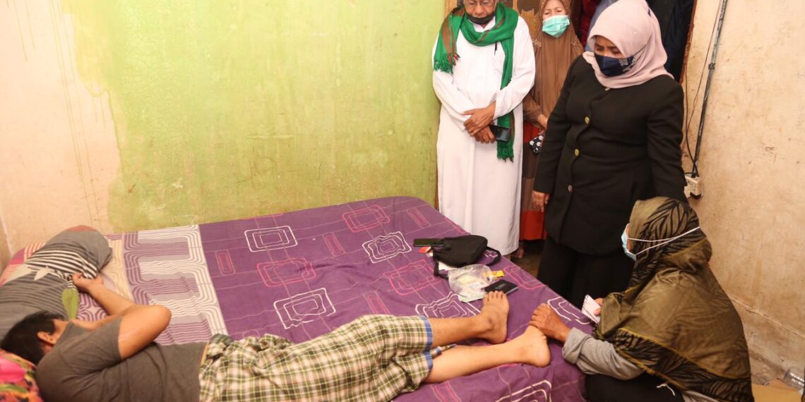 Rahma Bantu Pasilitasi Kartu BPJS Warganya Terbaring Lemah Karena Sakit