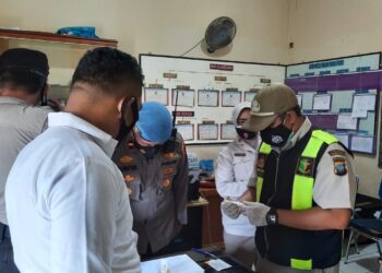 Upaya Berantas Penyalahgunaan Narkoba, Personel Polres Tanjungpinang Cek Urine Secara  Acak