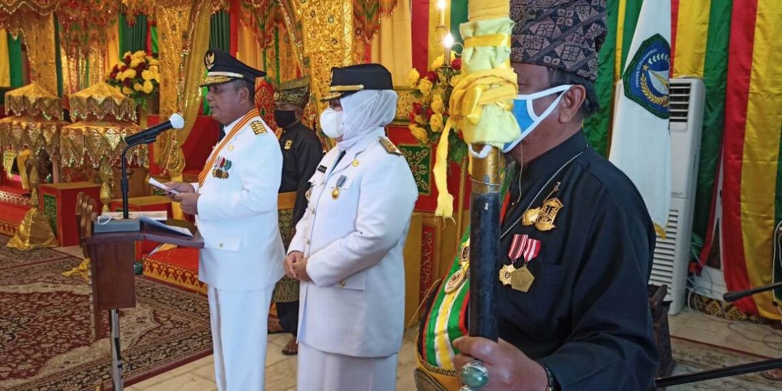 Kembalinya Ansar/Marlin Setelah Dilantik Presiden Menjadi Gubernur dan Wakil Gubernur Kepri LAM Gelar Tepung Tawar