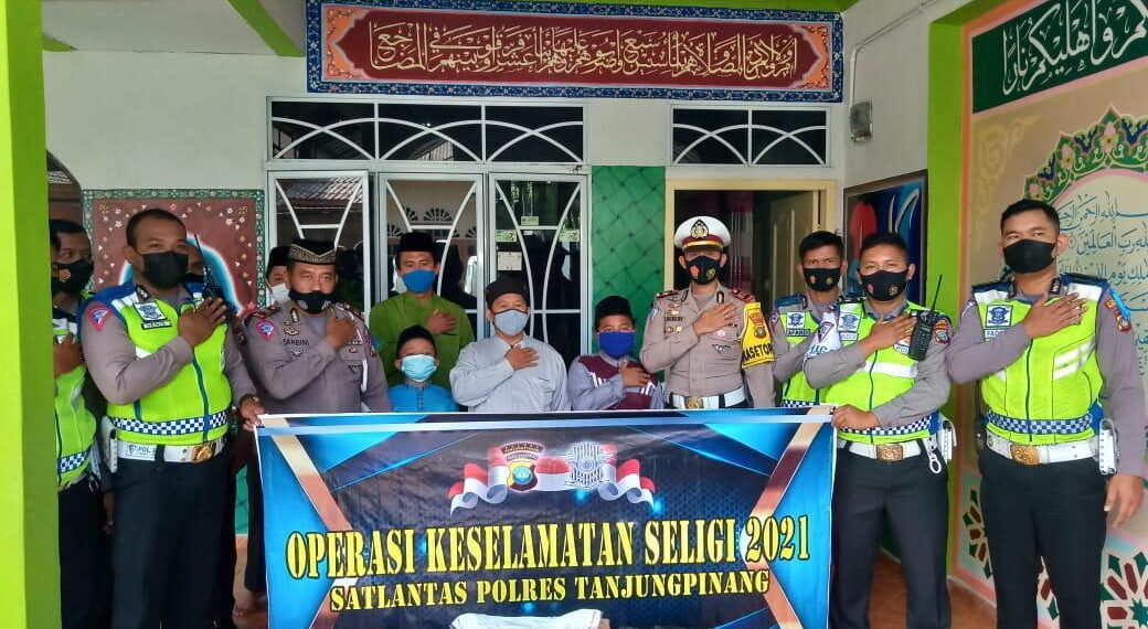 Satlantas Polres Tanjungpinang Laksanakan Operasi Keselamatan Seligi 2021, & Bakti Sosial