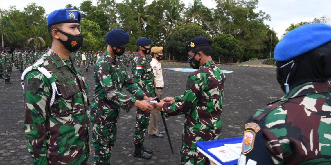 Danlantamal Iv Pimpin Penyerahan Buku Saku Zona Integritas
