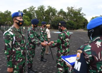 Danlantamal Iv Pimpin Penyerahan Buku Saku Zona Integritas