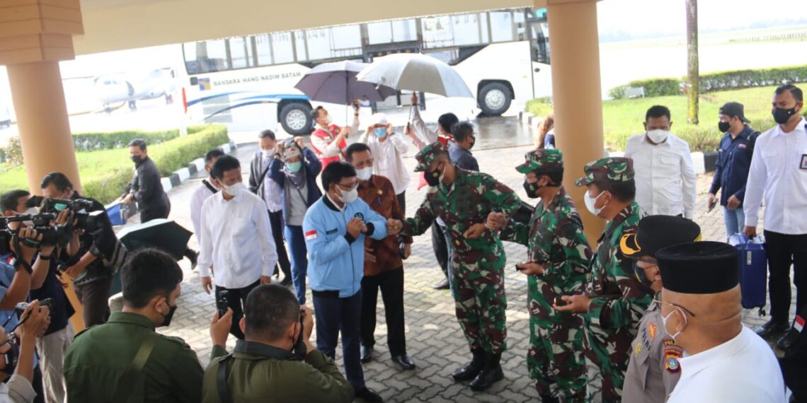 Danlantamal IV Sambut Kedatangan Menkominfo RI di Bandara Hang Nadim Batam