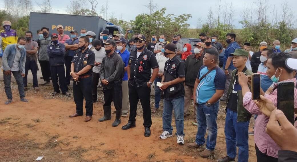 Petani Kampung Lome Mengecam Akses Jalan Masuk Kebunya Ditutup, Oleh Orang Suruhan PT BMW