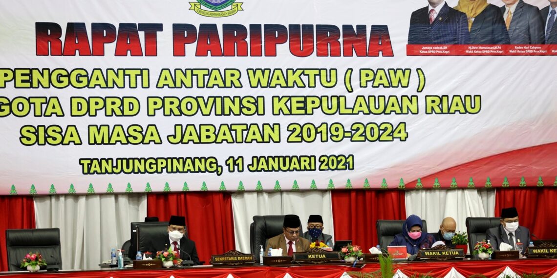 Arif Fadilah Hadiri Sidang Paripurna Istimewa PAW Dua Anggota DPRD Kepri