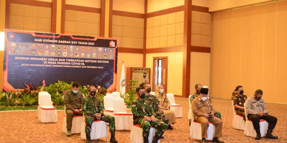 Wadanlantamal IV Melaui Vicon Hadiri Acara Peringatan Hari Otonomi Daerah Ke-XXV Di Aula Wan Seri Beni Dompak