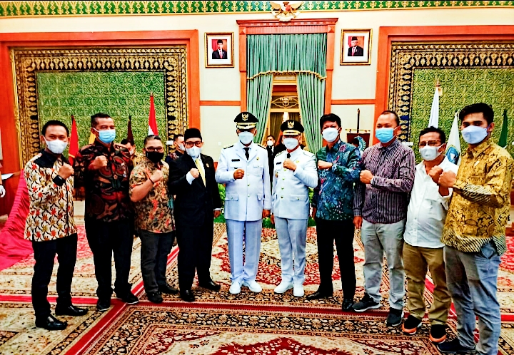 Pimpinan dan Anggota DPRD Sambut Kedatangan Pertama Bupati Natuna