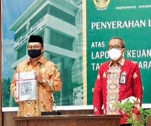 Ketua DPRD dan PLH Bupati Natuna Terima WTP -LKPD Pemda Natuna Tahun 2020