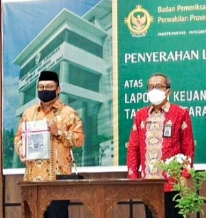 Ketua DPRD dan PLH Bupati Natuna Terima WTP -LKPD Pemda Natuna Tahun 2020