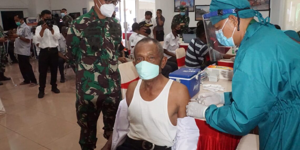 Program TMI AL Lantamal II Laksanakan Seribuan Vaksinasi Di Wilayah Pelabuhan Teluk Bayur