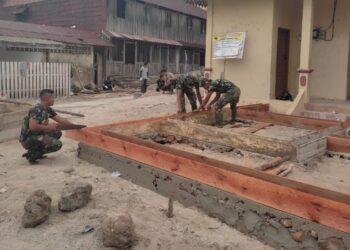 Jaga Keamanan Lingkungan Warga, Satgas TMMD Ke – 111 Kodim 0315/Bintan Bangun Pos Kamling di Desa Marok Tua