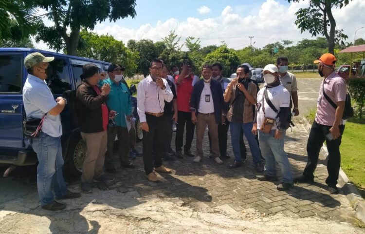 Rahma Sepertinya Mengelak Dari Awak Media Puluhan Insan Pers Orasi Dikantornya