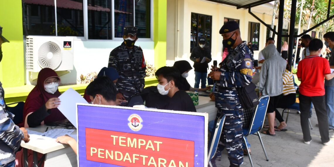 Antusiasme Masyarakat Maritim Ingin Divaksin, Dalam Serbuan Vaksin Yang Dilaksankan Lantamal IV