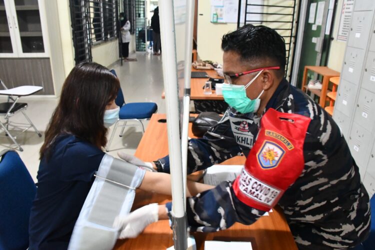 Danlantamal IV Kembali Tinjau Pelaksanaan Serbuan Vaksin Untuk Masyarakat Maritim ke 5 Kalinya