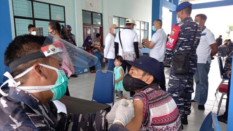 Lanal Ranai Pacu Upaya Tuntaskan Program Serbu,  Vaksin ABK di Pelabuhan Tanjung Payung Penagi
