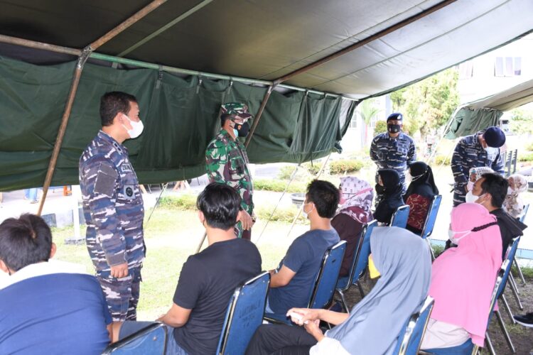 TNI AL Lantamal II Usai Liburan Idul Adha Kembali Dilanjutkan Serbuan Vaksinasi Masyarakat Maritim