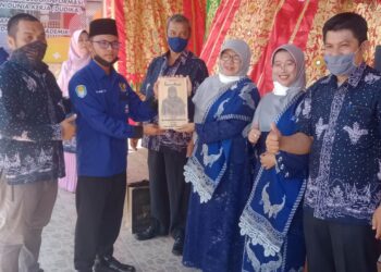 Memasuki Purna Tugas Yulias Sriwinarti S.Pd Dilepas Dengan Suka-Cita Selaku Kepsek SMKN 1 Sijunjung