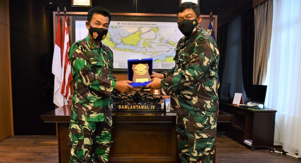 Jelang Sertijab, Danlanud Rhf Pamitan Kepada Danlantamal IV